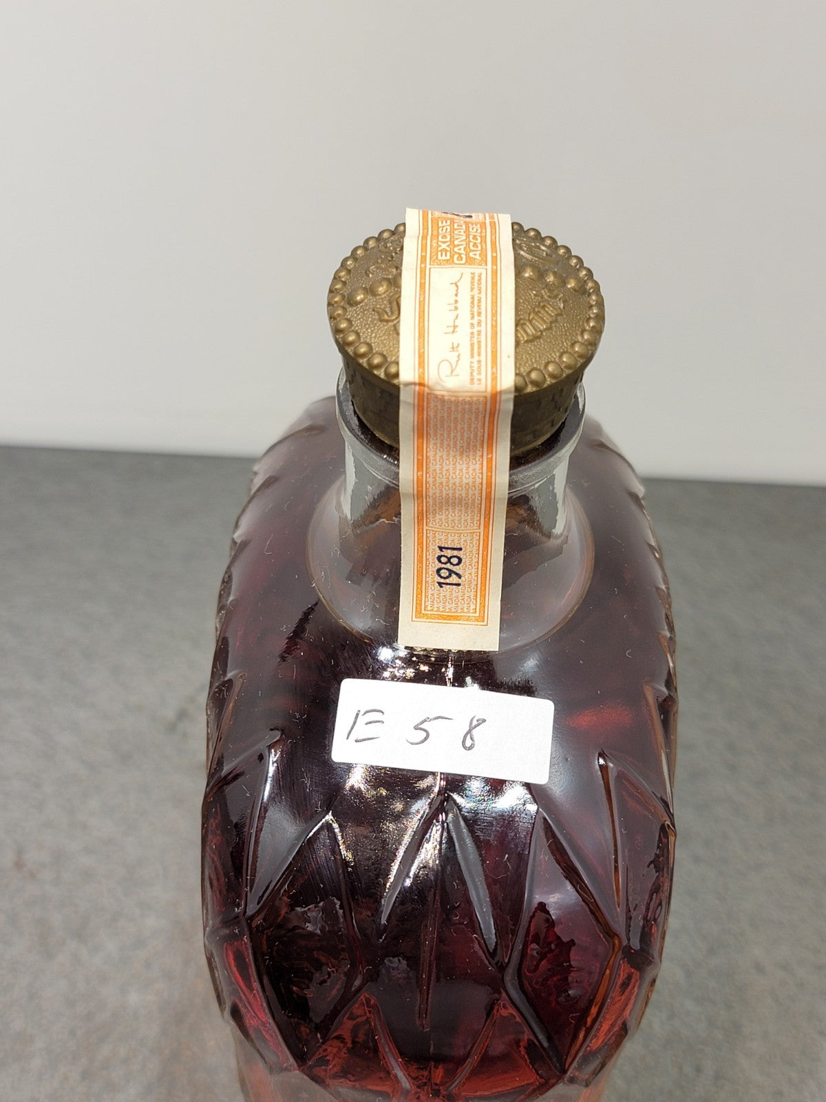 Whisky Crown Royal 1981 Joseph & Seagram Blended Canadian Whisky bott.75 cl 40%