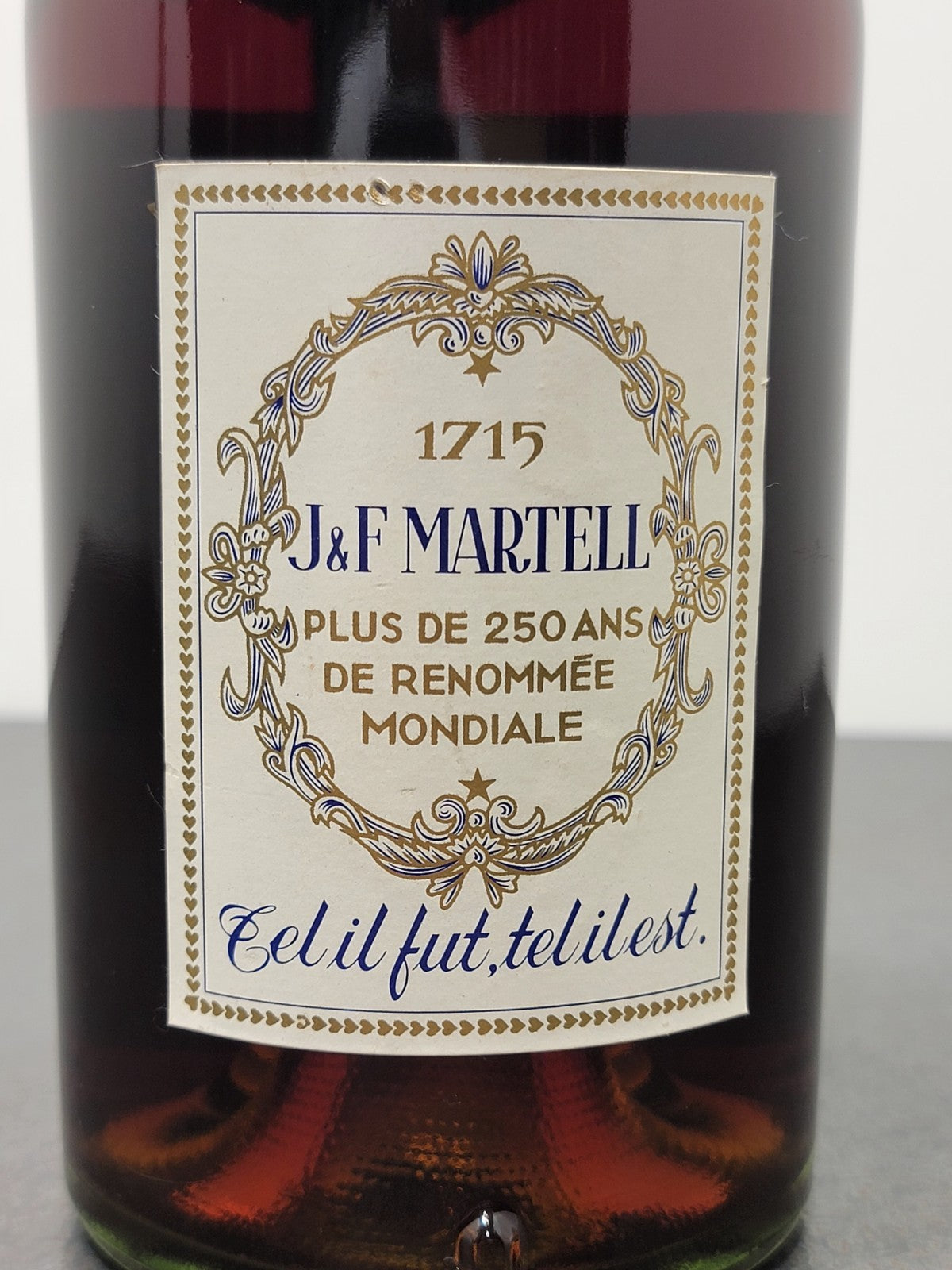 Cognac Martell Medaillon 1960s V.S.O.P 250 Anniversaire bott.75 cl 40%