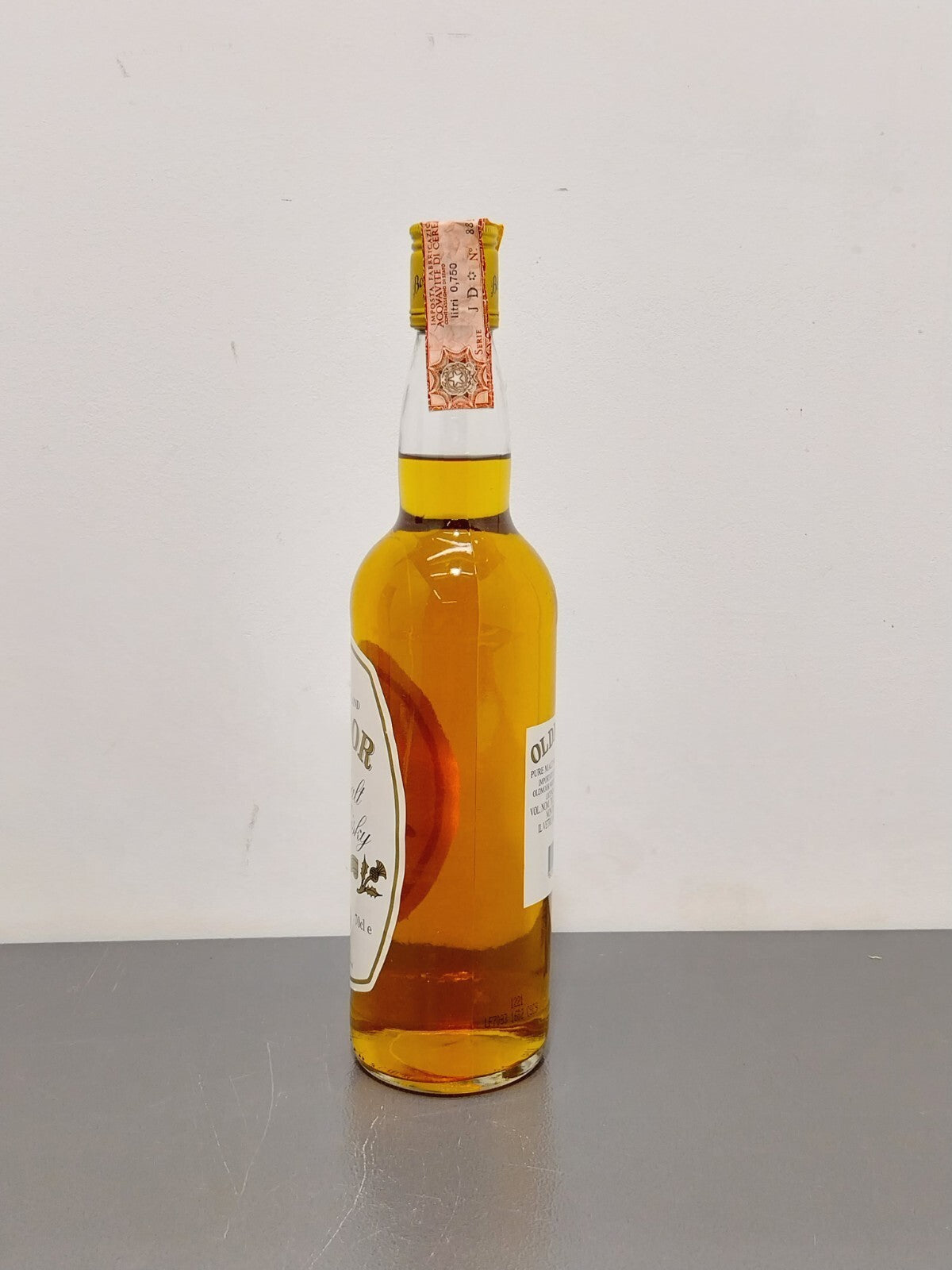 Whisky Oldmoor 8 years 1980s Pure Malt bott. 70 cl 40%