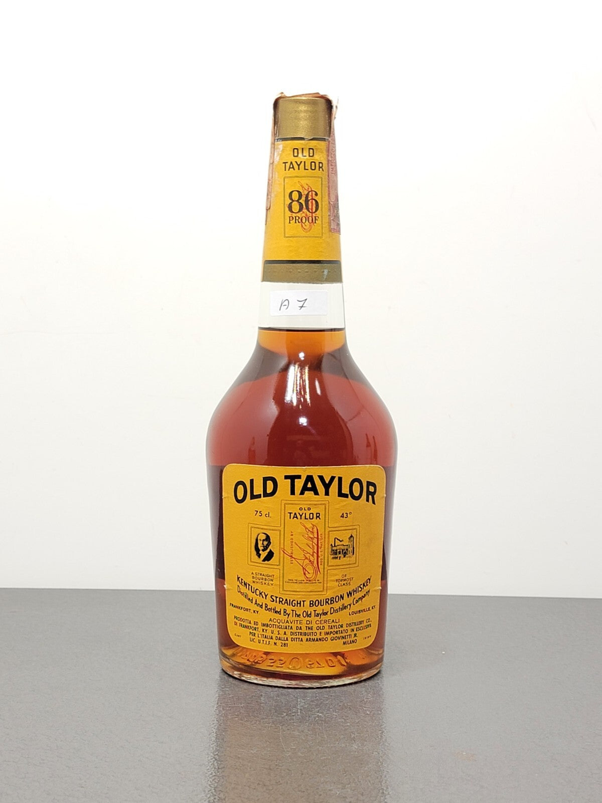 Whisky Old Taylor 1973 Kentucky Straight Bourbon Whisky 86 Proof bott.75 cl 43%