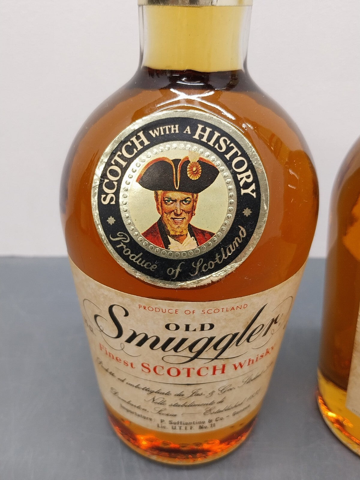 1x Old Smuggler 1970s  Fines Scotch Whisky bott. 75 cl 40%