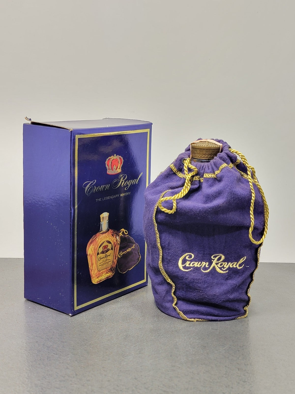 Whisky Crown Royal 1981 Joseph & Seagram Blended Canadian Whisky bott.75 cl 40%