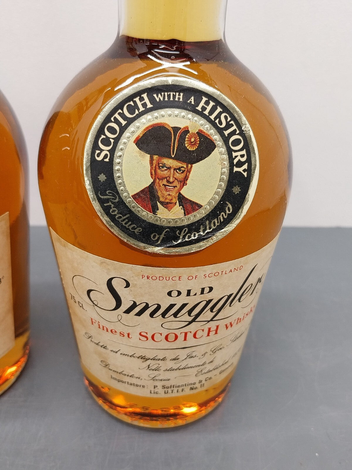 1x Old Smuggler 1970s  Fines Scotch Whisky bott. 75 cl 40%