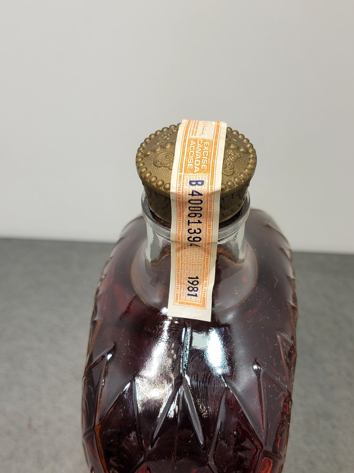 Whisky Crown Royal 1981 Joseph & Seagram Blended Canadian Whisky bott.75 cl 40%