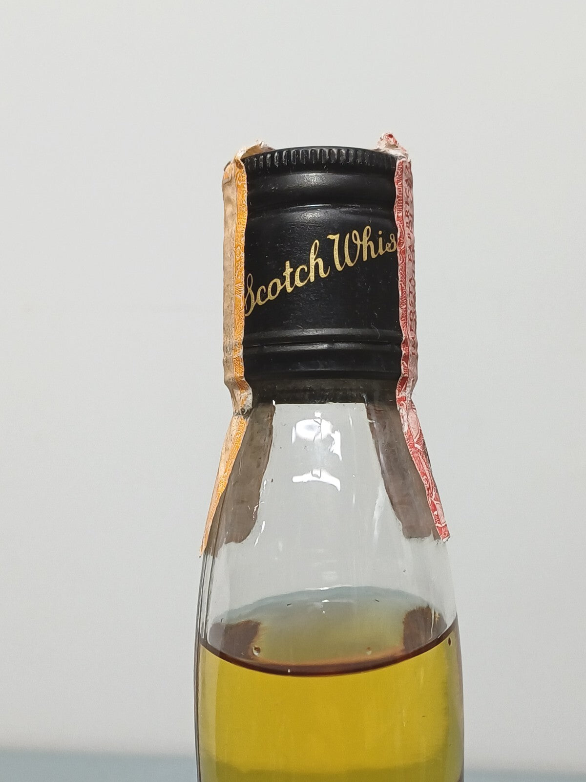 Whisky Consulate Finest Blended Scotch Whisky anni 80 bott.70 cl